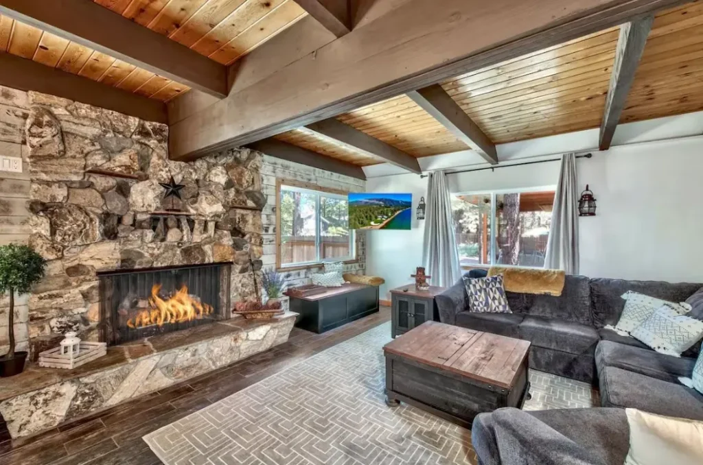 Lounge/Living room area, with fireplace