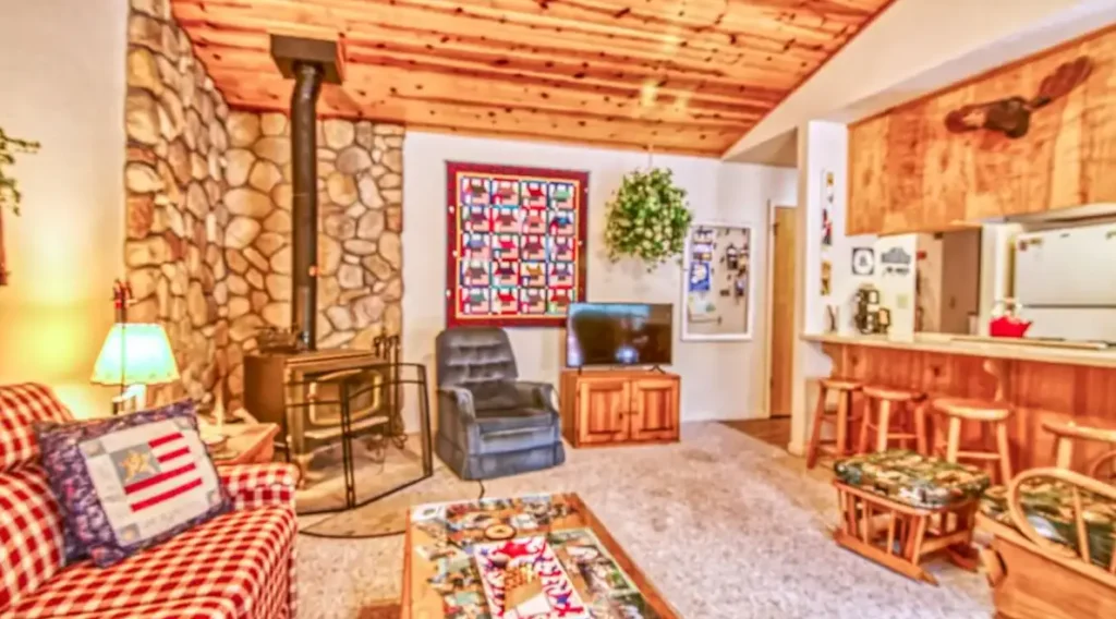 Cottonwood Cottage dining and kitchen