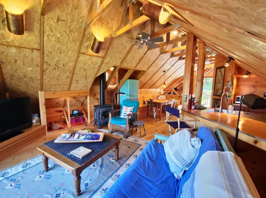 living area has multiple lighting options, gas stove and TV