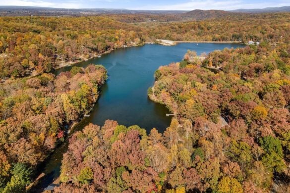 11 AMAZING Lake House Rentals in West Virginia