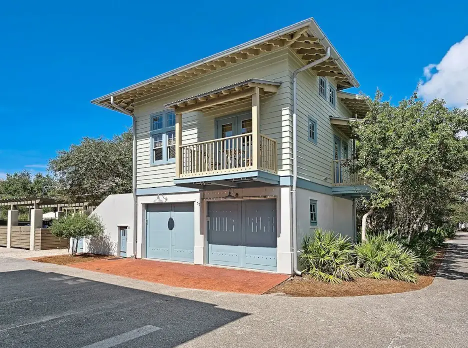 Side view of carriage house