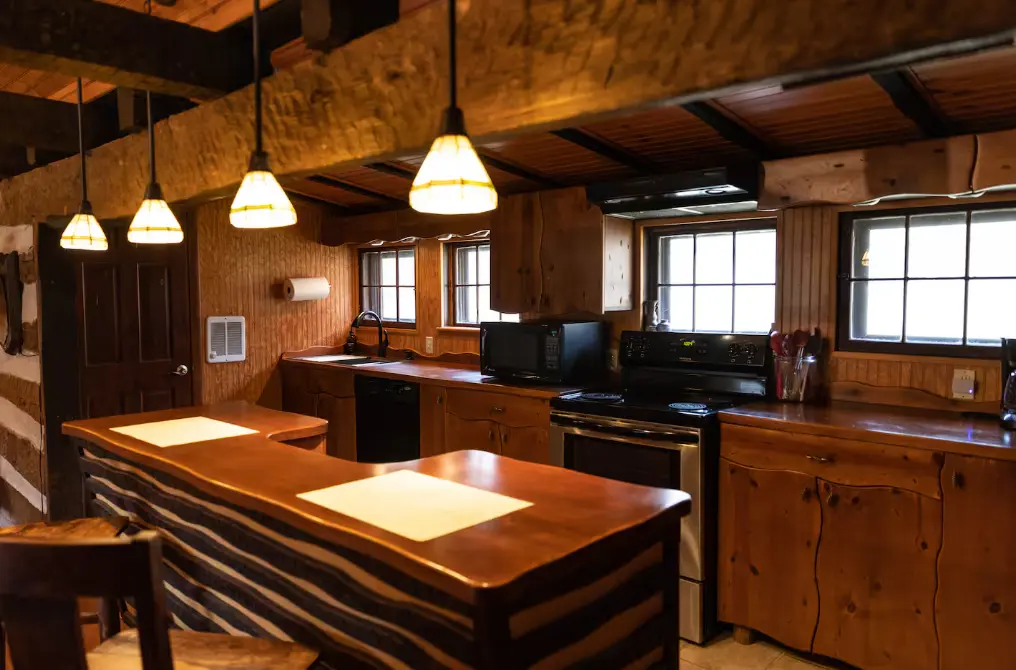 Full kitchen
