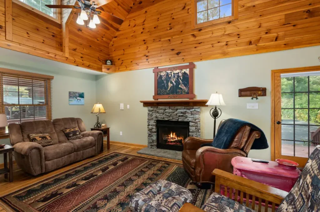 Log cabin tastefully decorated with gas fireplace and lots of seating