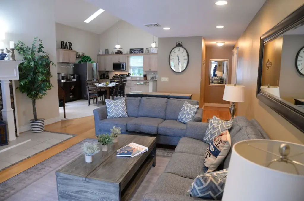 Spacious open floor plan that comfortably fits 9 guests for dining & hanging out