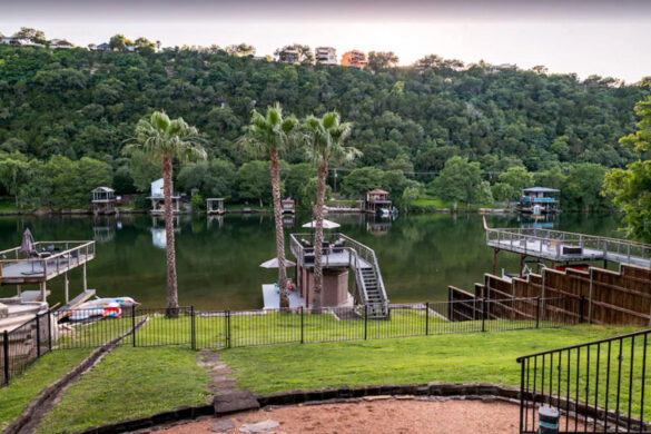 Breathtaking Lake Houses You Can Rent in Austin, TX