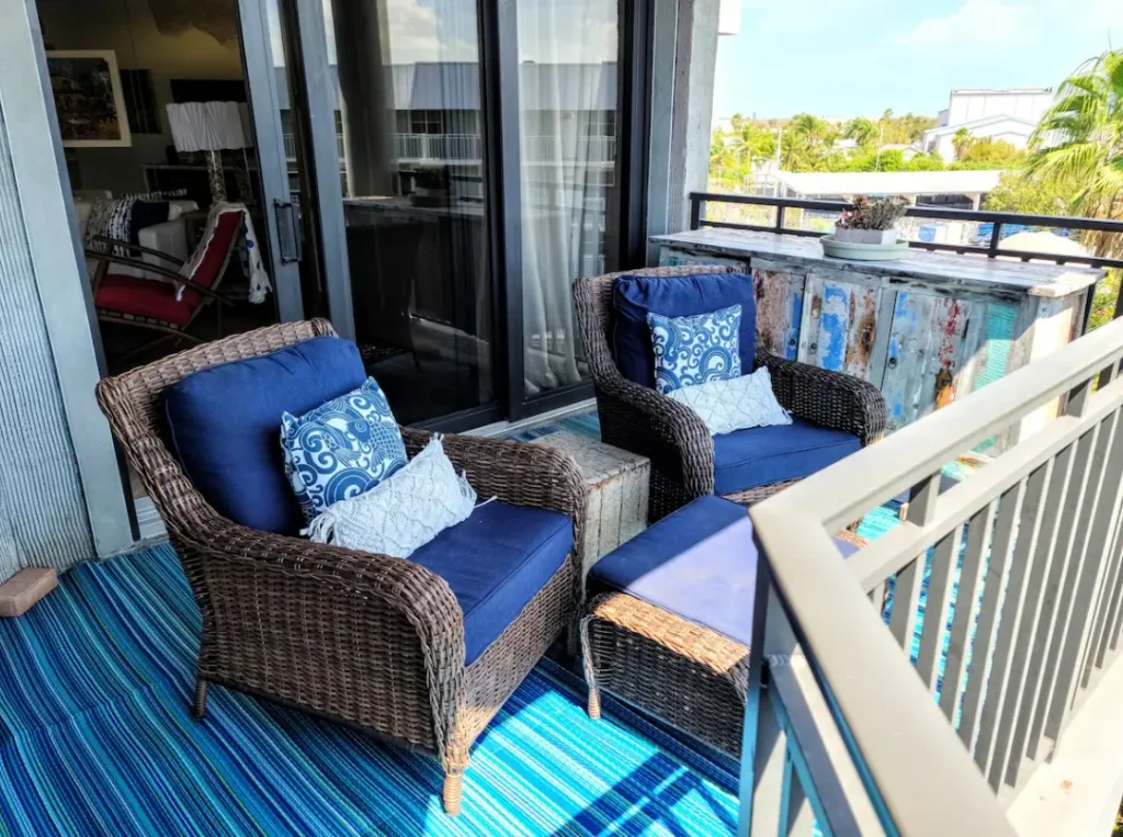 2 Comfy chairs to enjoy on the balcony