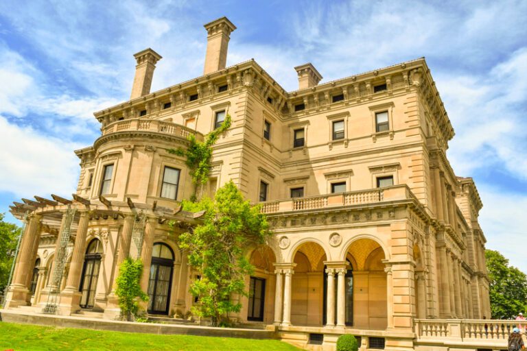 15 Bucket List Things to Do in Rhode Island (Local Favorites)