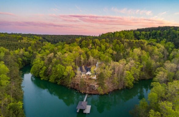 Lake house rentals in Alabama