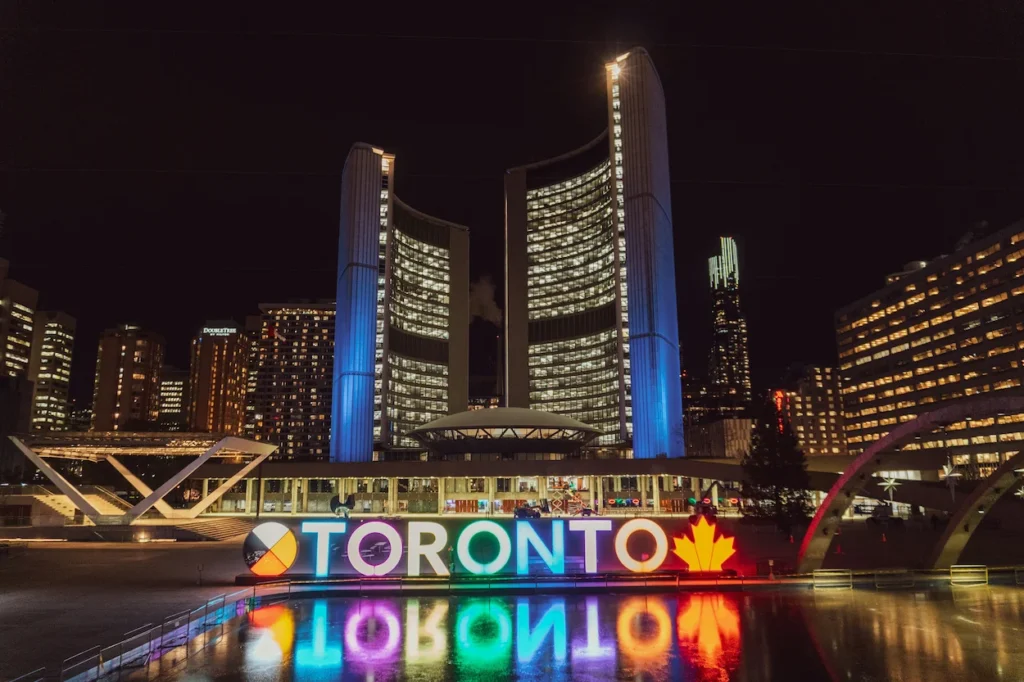 Toronto City Hall modernist building architecture Nathan Phillips Square pool