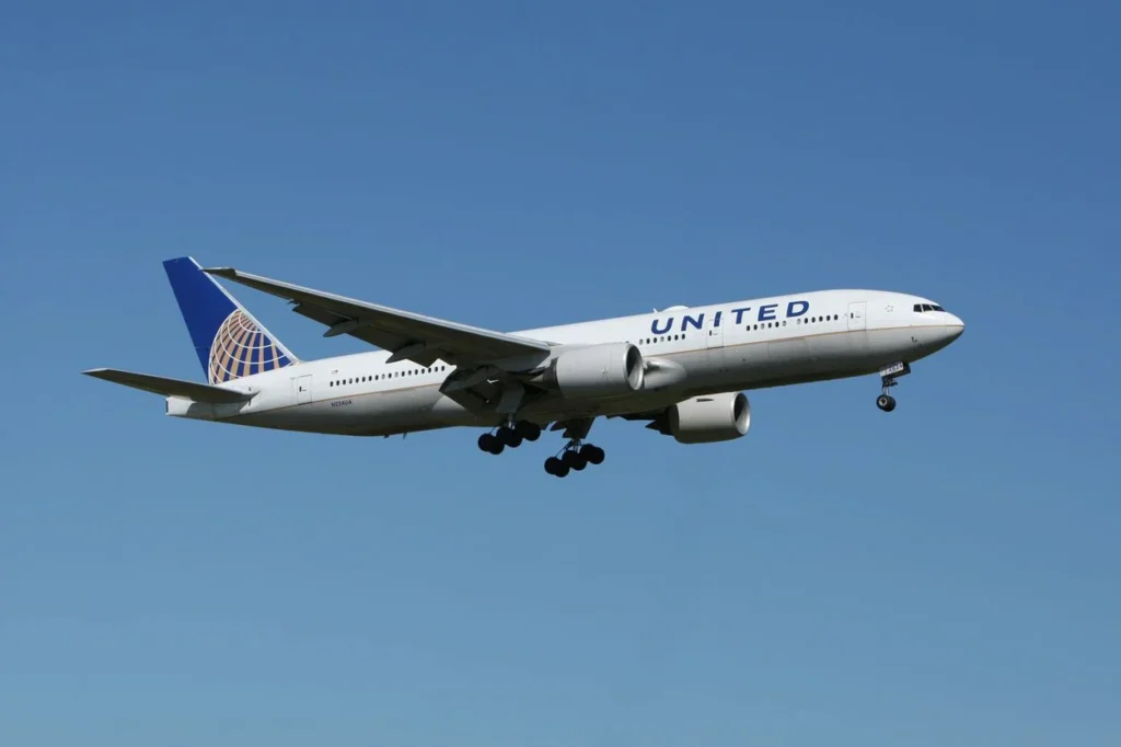 United Airlines Boeing 777 passenger jet descending