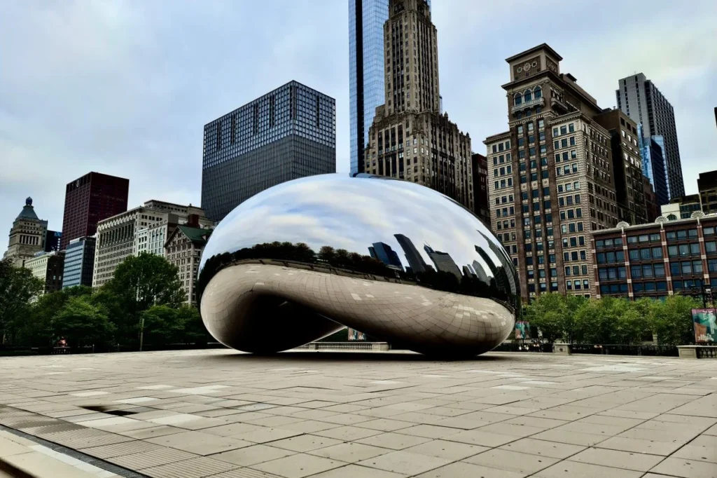 Cloud Gate sculpture in Millennium Park reflecting the Chicago skyline
