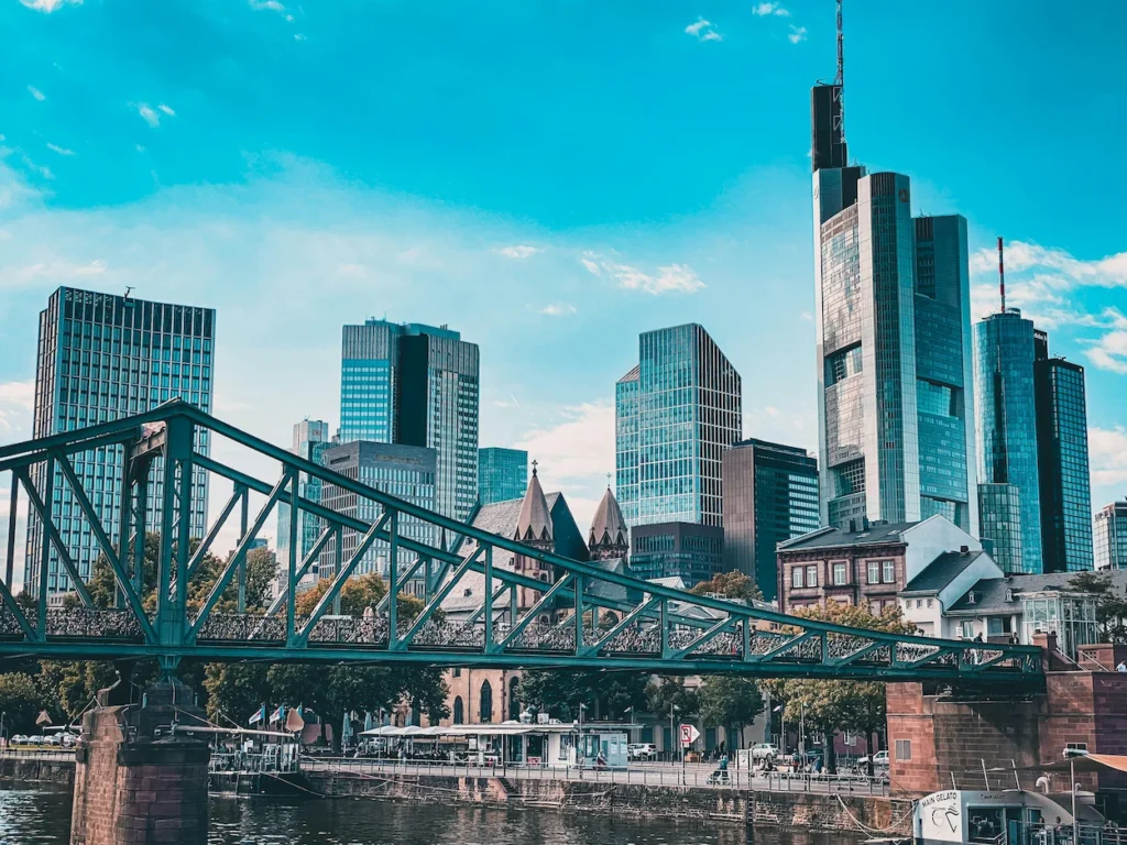 Eiserner Steg bridge over the Main River with the Frankfurt skyline