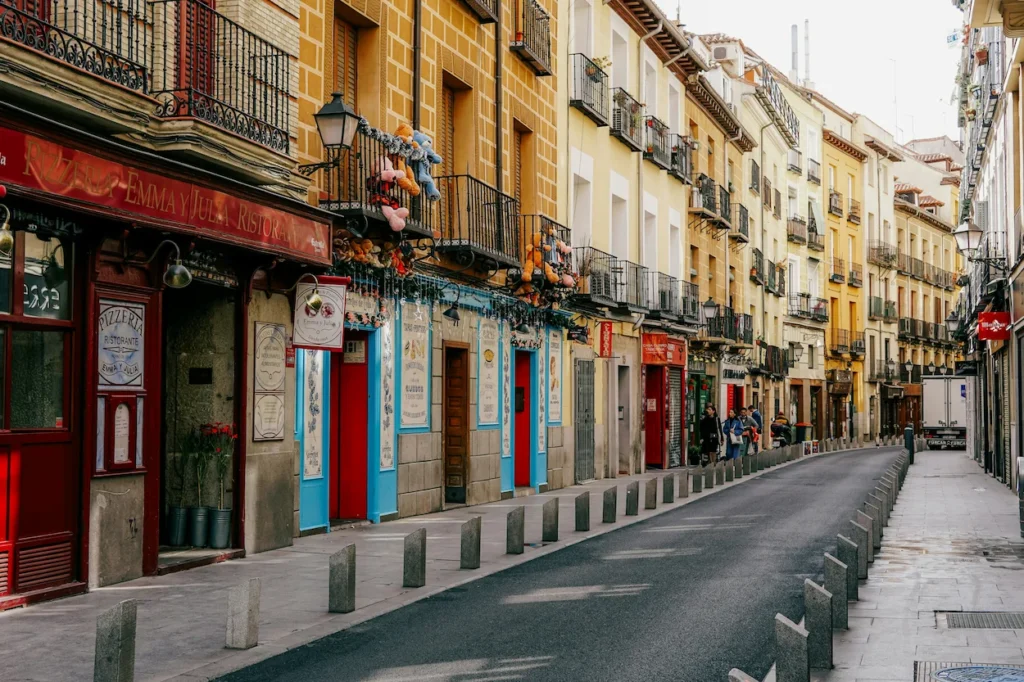 Emma y Julia restaurant storefront on a narrow street in Madrid