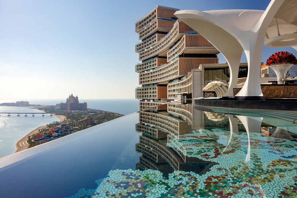 Atlantis The Royal Dubai with infinity pool overlooking the Palm Jumeirah and ocean.