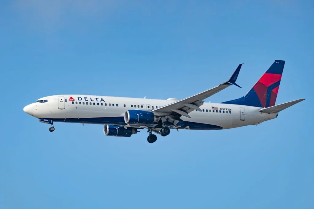 A Delta Air Lines Boeing 737-800 with its landing gear extended during final descent