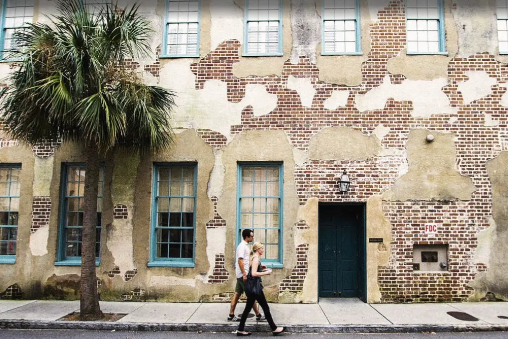 Scenic and slow walk at Charleston