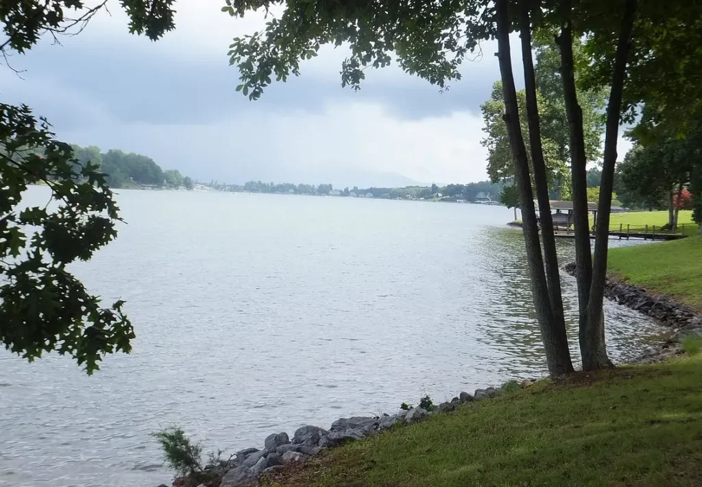Smith Mountain Lake