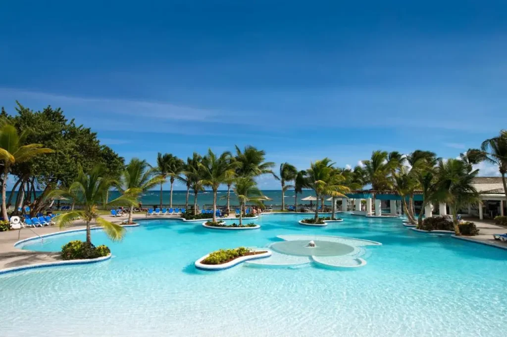 Coconut Bay pool with oceanfront view