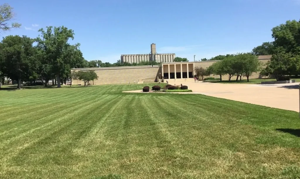 The exterior lawn and entrance of the Eisenhower Presidential Library, Museum, and Boyhood Home.