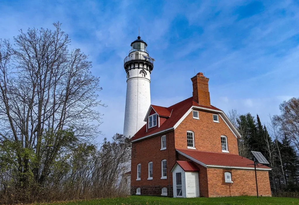  Outer Island Lighthouse