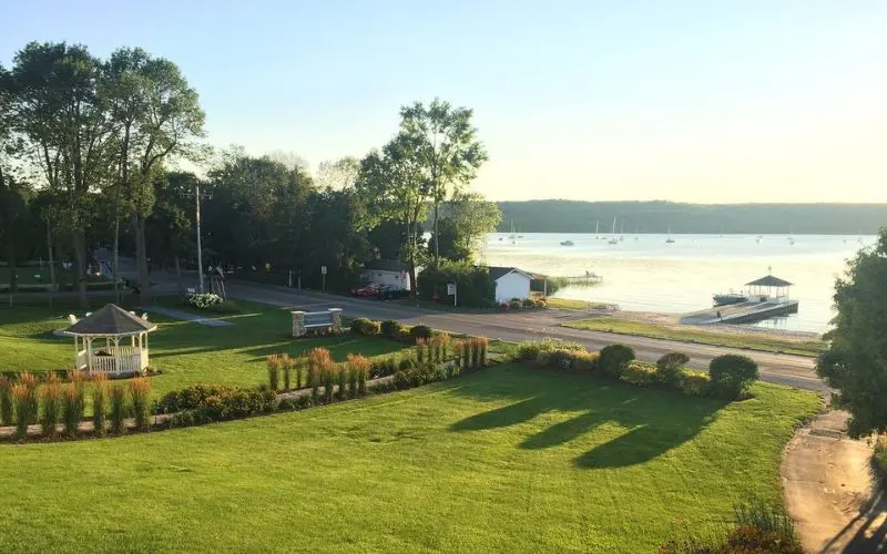 A waterfront view of Ephraim with a gazebo and boats on the bay.