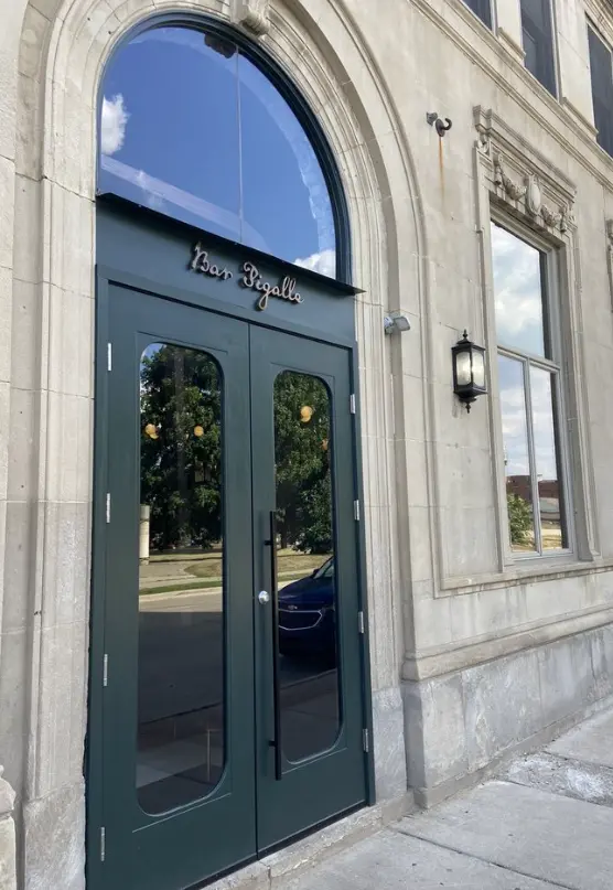 Bar Pigalle entrance