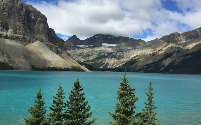 Turquoise lake with mountain backdrop in Banff National Park.