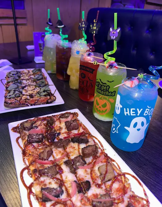 Rectangle pizza and drinks
