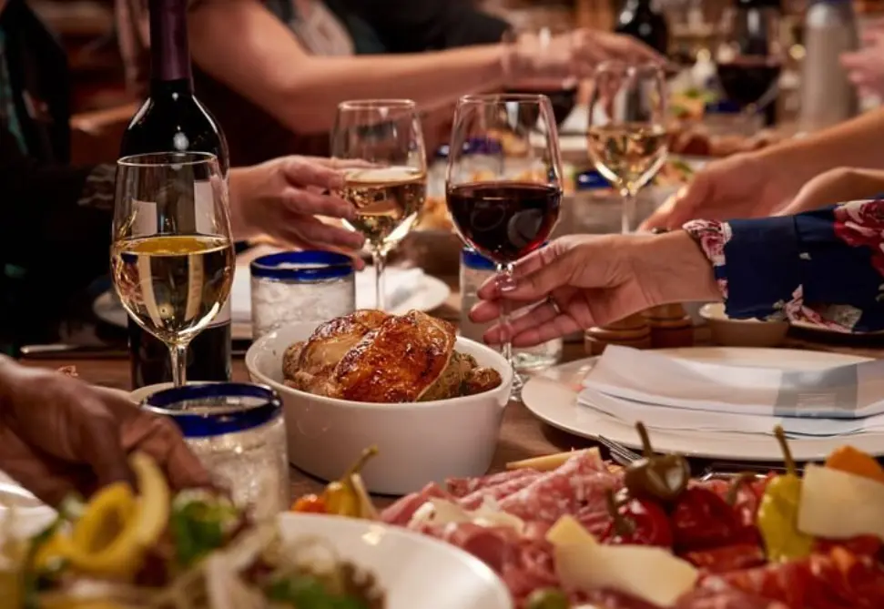 Best Dining Options for Large Groups in Disney