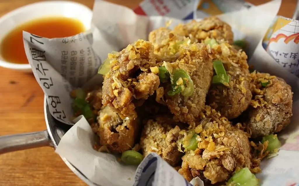 Taiwanese Chicken Heart Popper
Crispy Fried Marinated Chicken Hearts, garlic and Scallion