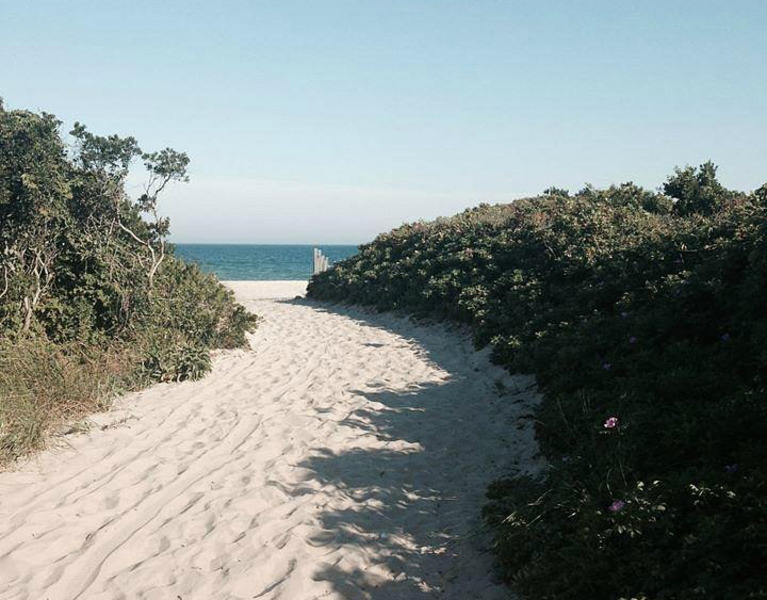 Embrace serenity at Mansion Beach – one of the best things to do in Block Island. Let the coastal elegance and tranquil waves redefine your escape.