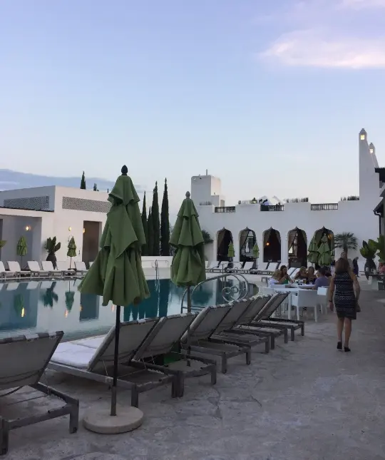 Caliza Restaurant