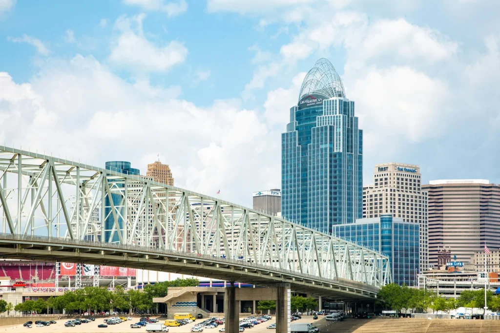 Great American Tower and Cincinnati skyline skyscrapers behind the steel truss Taylor-Southgate Bridge