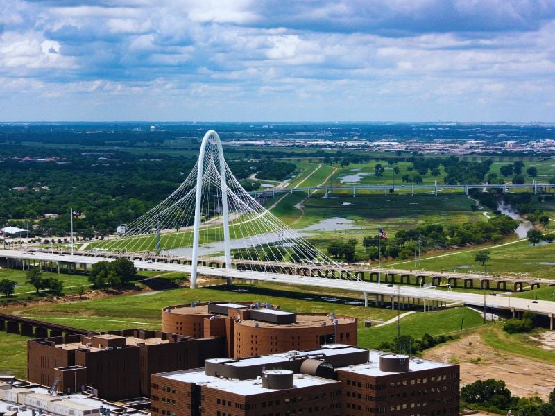 For an optimal Dallas experience, contemplate a visit during the spring or autumn season.