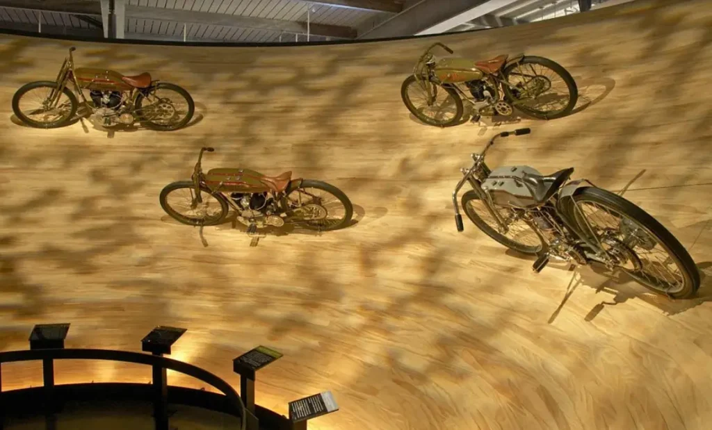 Harley-Davidson Museum, Clubs and Competition