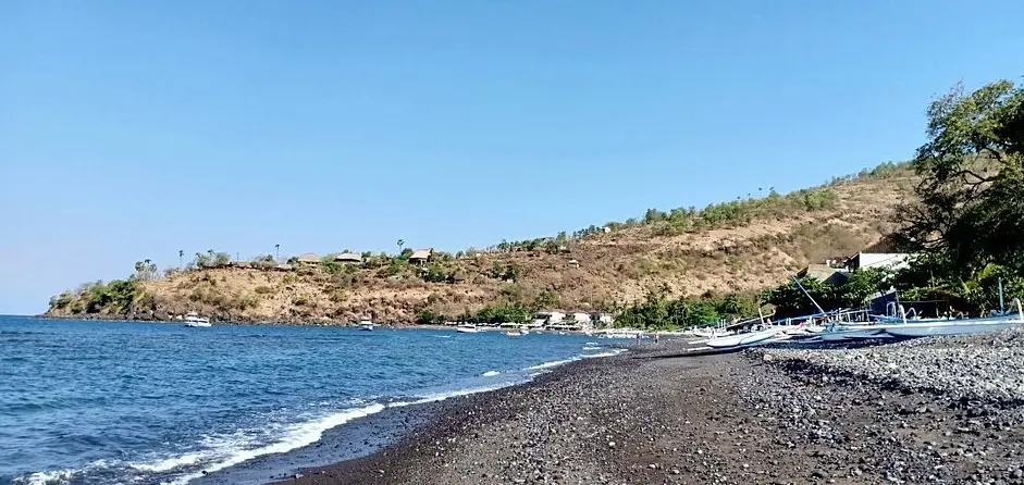 Jemeluk Beach