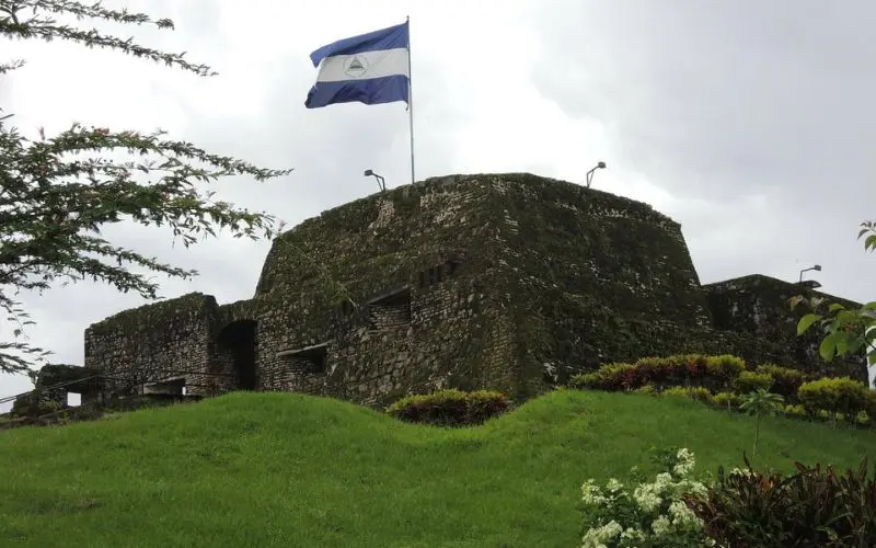 Old stone fortress El Castillo with a Nicaraguan flag on top.