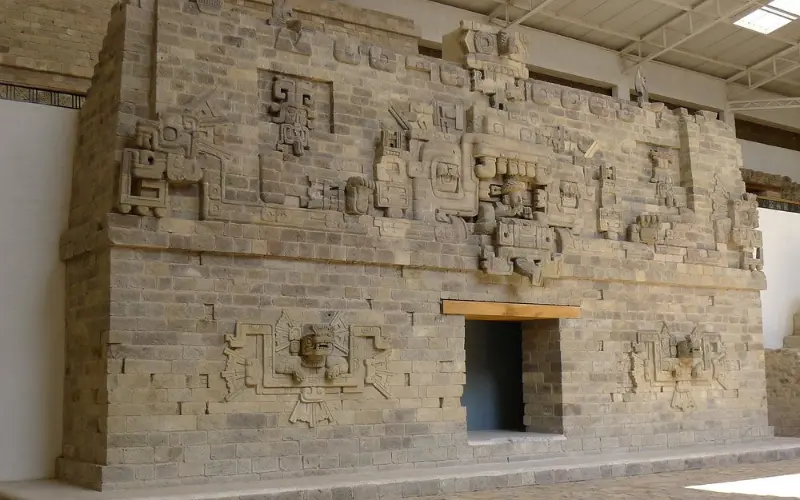Carved stone facade at the Museum of Mayan Sculpture in Copán.