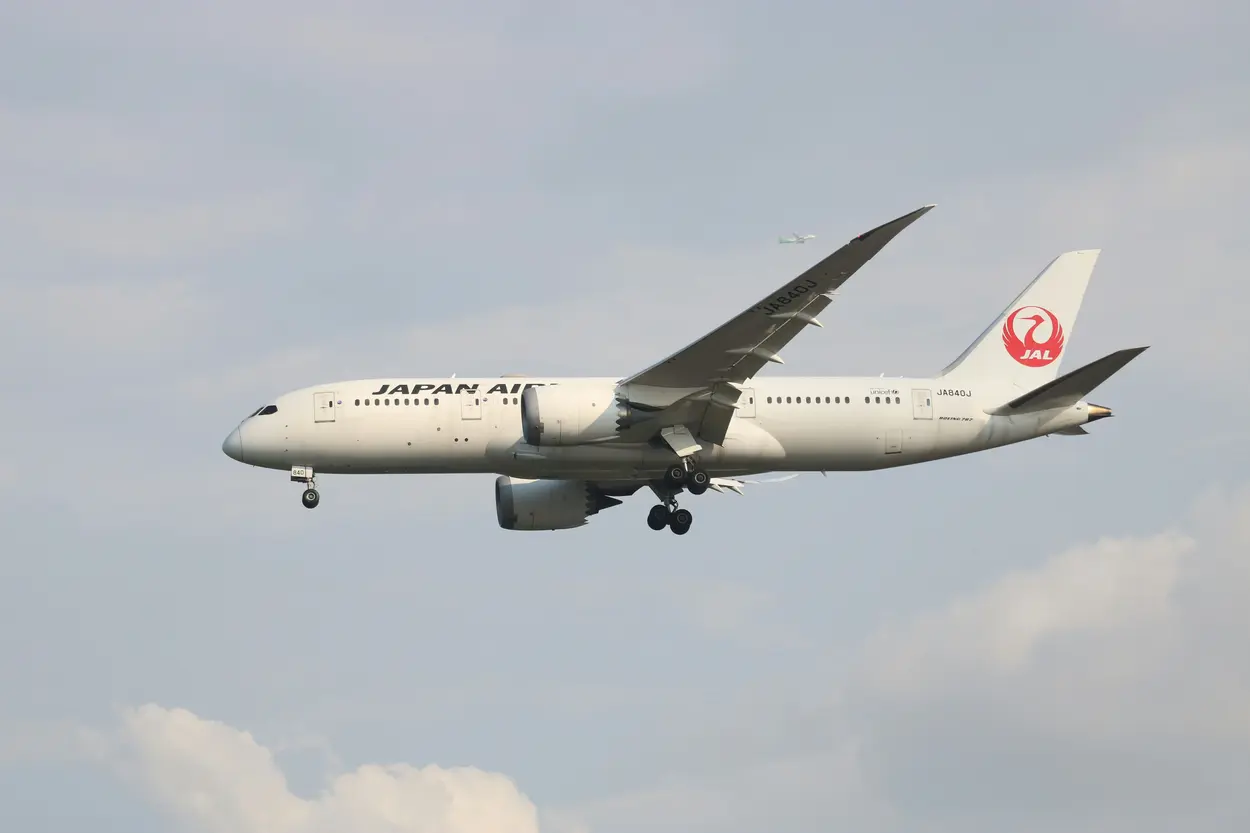 Japan Airlines A350 first class offers one of the best first class experiences flying from the US to Asia.
