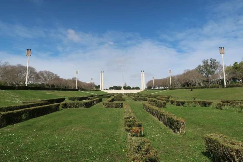 Admiring the stunning Marquess of Pombal monument at Parque Eduardo VII