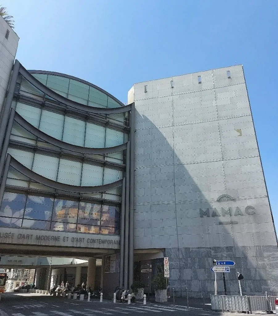 Musée d'Art Moderne Et d'Art Contemporain