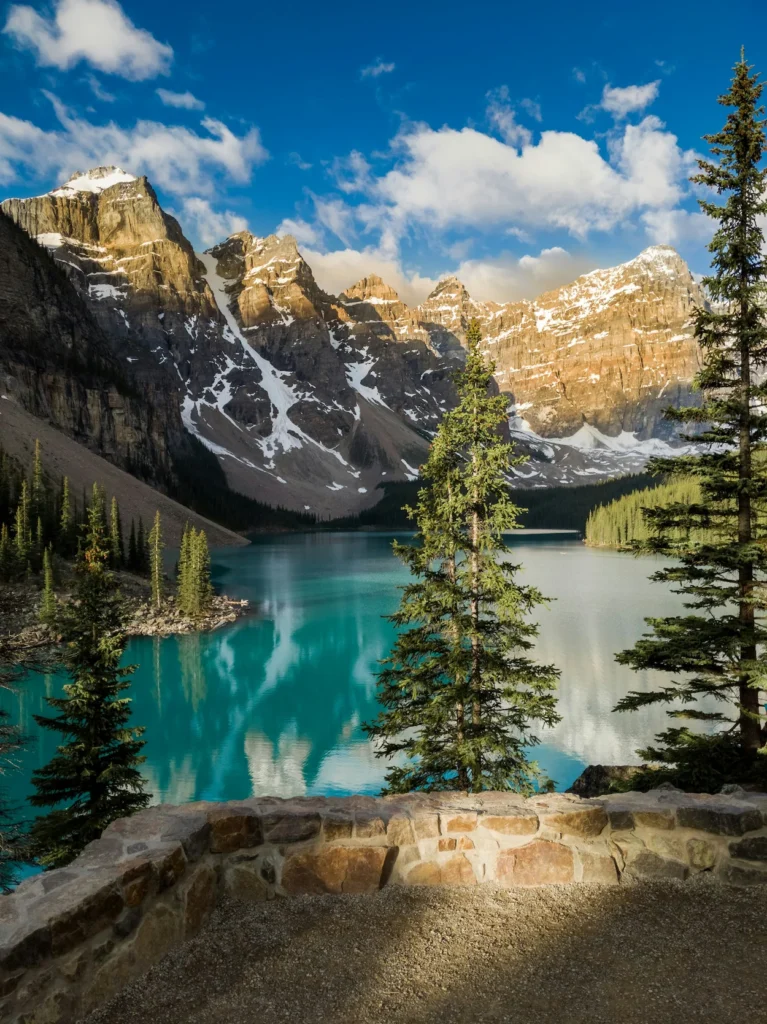 Turquoise water of Moraine Lake and the Valley of the Ten Peaks in Banff National Park