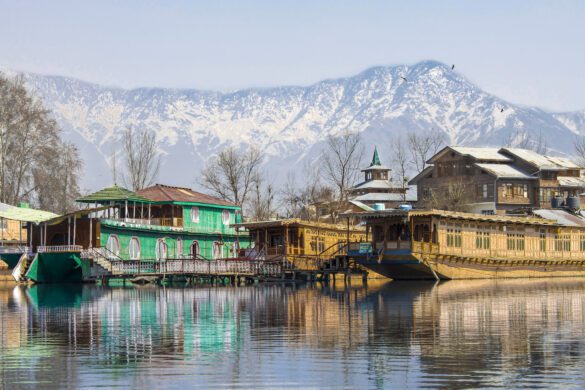 12 Epic and Beautiful Spots to See in Jammu and Kashmir 