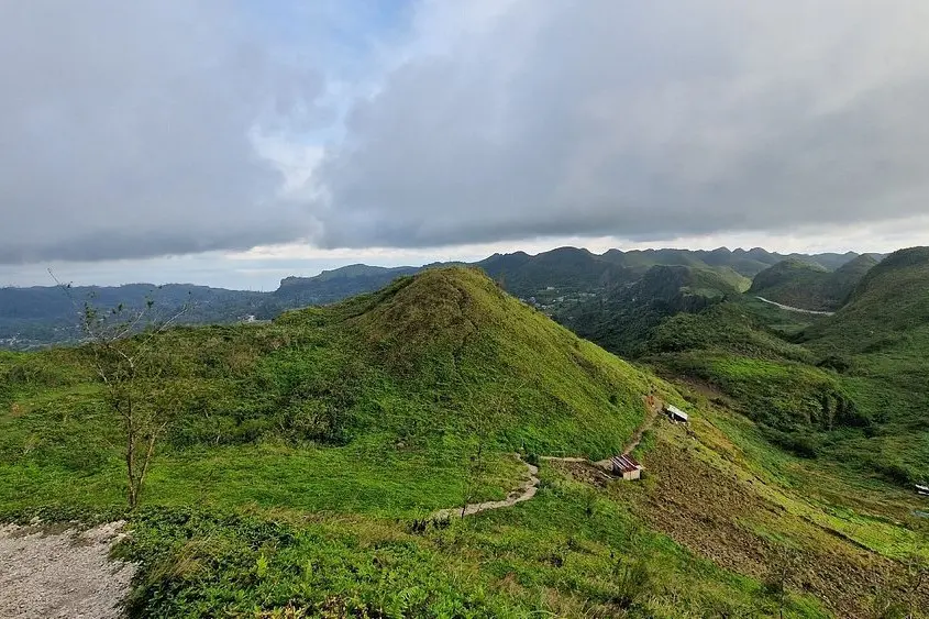 Rolling green hills and rugged peaks at Osmeña Peak.