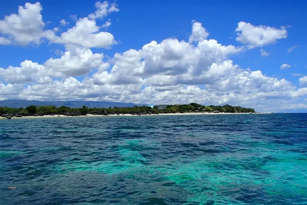 Clear blue waters and coastline at Moalboal.