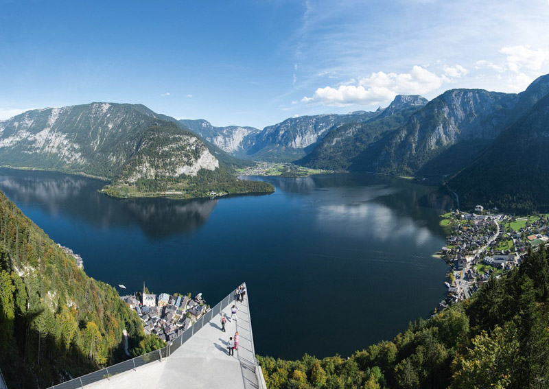 Visitors may experience Hallstatt from an entirely new angle thanks to the Hallstatt Skywalk. 