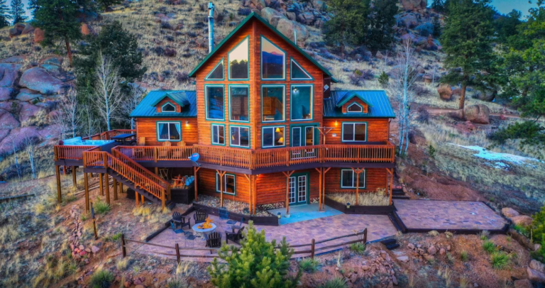 17 AMAZING Mountain Airbnbs in the US for Nature Lovers