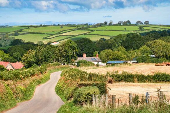 12 Prettiest Places in Devon (England) to Visit for Fun & Views
