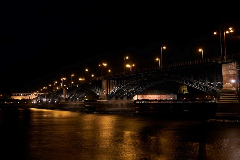 Underneath the Starry Sky – Museumsufer Bridge Shines Bright