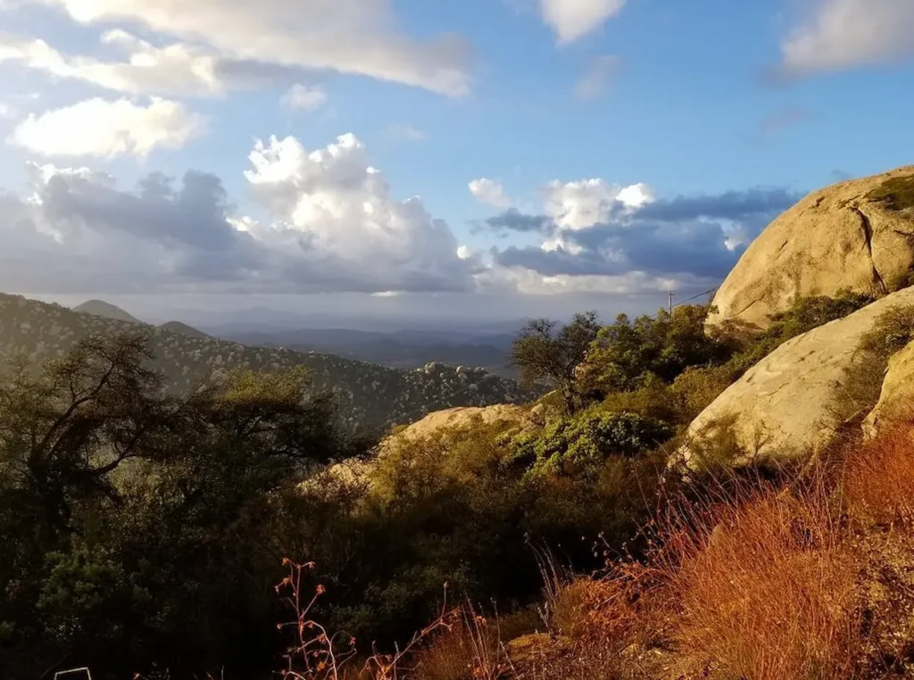 Mt. Woodson trail leading to Potato Chip Rock